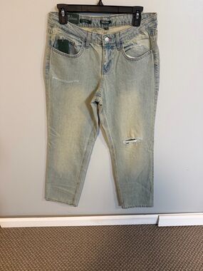 Mid-Rise Straight Leg Jeans | Size 6 | Light Wash Distressed | 32” Inseam